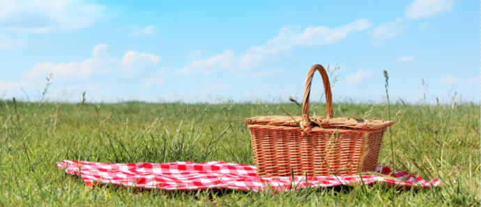 Why The First Date Should Just Be A Potluck Picnic