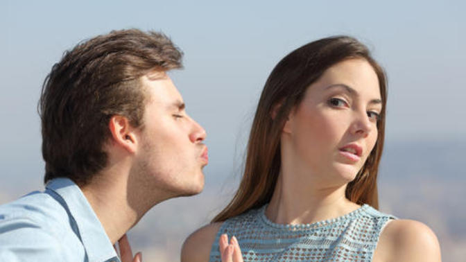 3 Signs You Might Be Dating A Cheater
