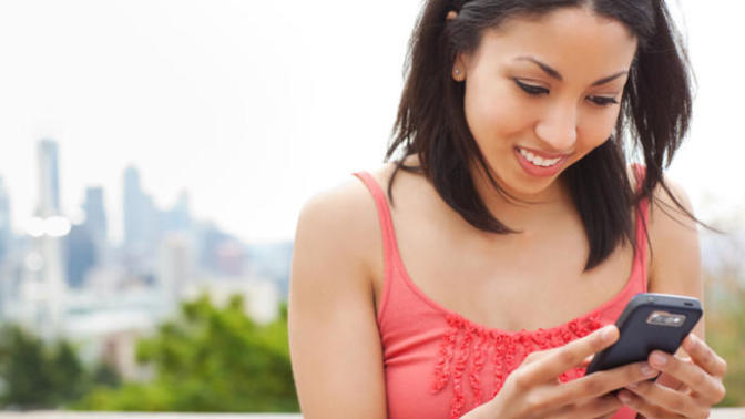 3 Quick Tips on Getting the Guy to Make a Move on Tinder