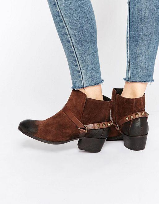 The Reasons Why I Despise Faux Leather and Why All Environmentally-Conscious People Should