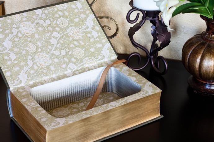 4 Tricks For Keeping Your Valuables Safe During Travel