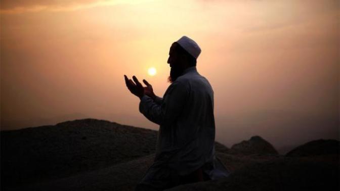 Do Muslims Worship the Moon?