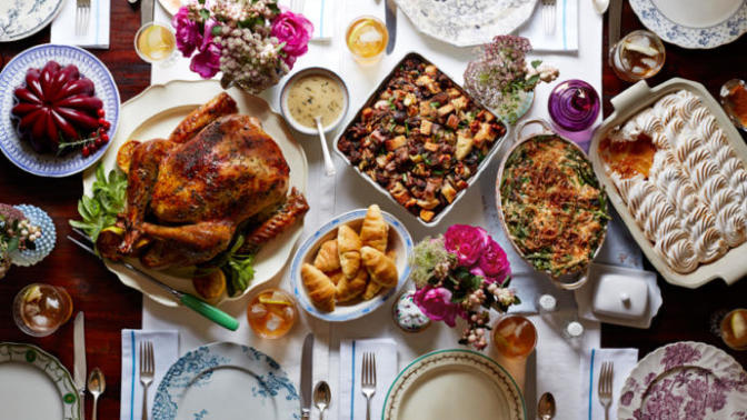 How To Host Thanksgiving Dinner Like a Boss!