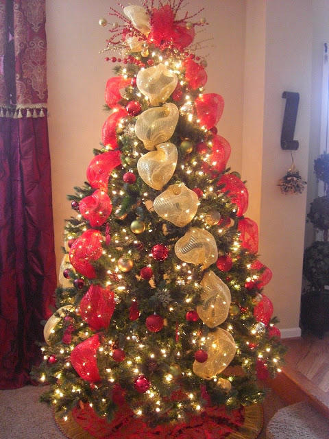 How To Make Your Crappy Artificial Christmas Tree Look Amazing (On a Budget)