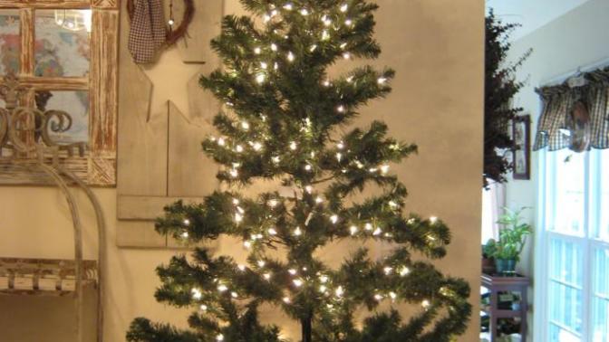 How To Make Your Crappy Artificial Christmas Tree Look Amazing (On a Budget)