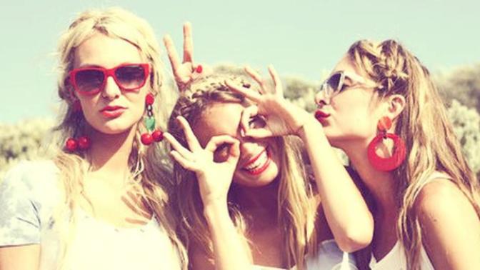 5 Reasons Why Your Girlfriends Will Keep You Single and Lonely