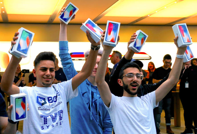 IPhone X - One of the Best Smart Phone You Should Buy.