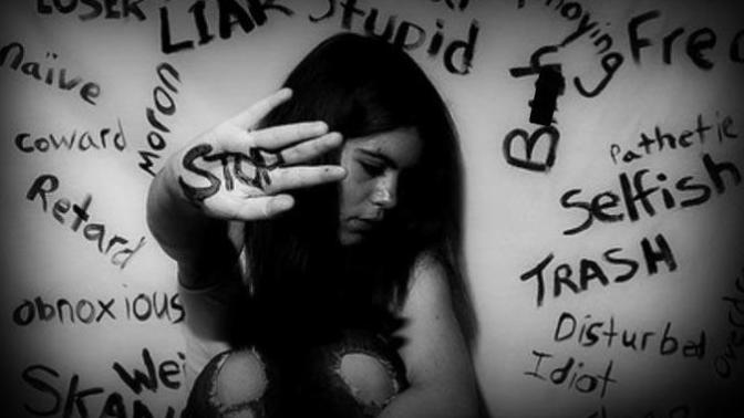 Emotional Abuse: 6 Signs You Are In A Relationship With An Emotional Manipulator