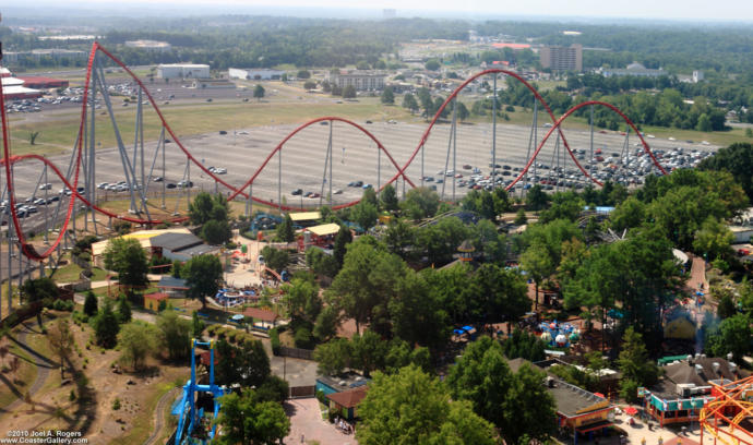 Stephen Reviews: Carowinds Theme Park (Charlotte, NC/SC)