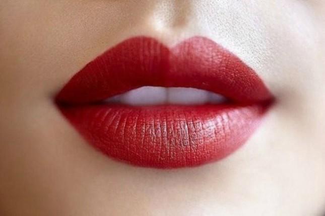 The Real Reason Why Make-Up Works, and Why Men Don't Like It