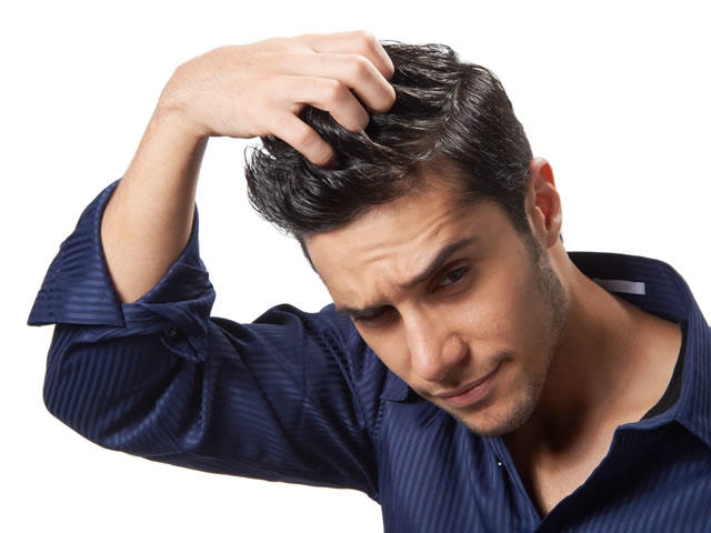 The Surefire Non-Verbal Signs That a Guy Likes You