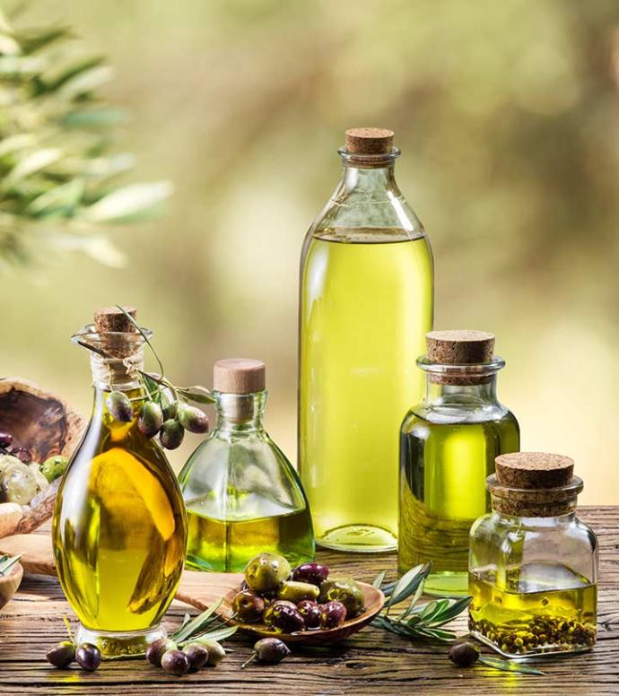 Because the omega-6 fatty acids in it facilitate calorie burning, olive oil is a food that helps you lose weight.