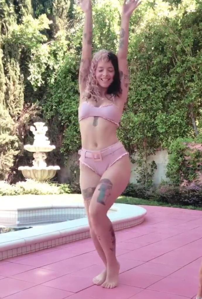 I love her figure <3