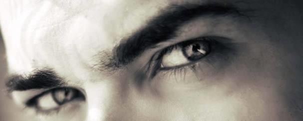 5 Surefire Non-Verbal Signs That a Guy Likes You