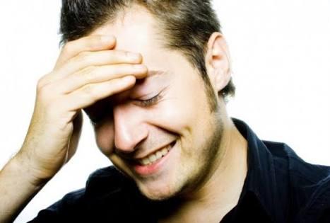 5 Surefire Non-Verbal Signs That a Guy Likes You