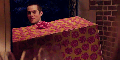 9 Tactics Of A Love-Bomber: Are You A Victim Of Love-Bombing?