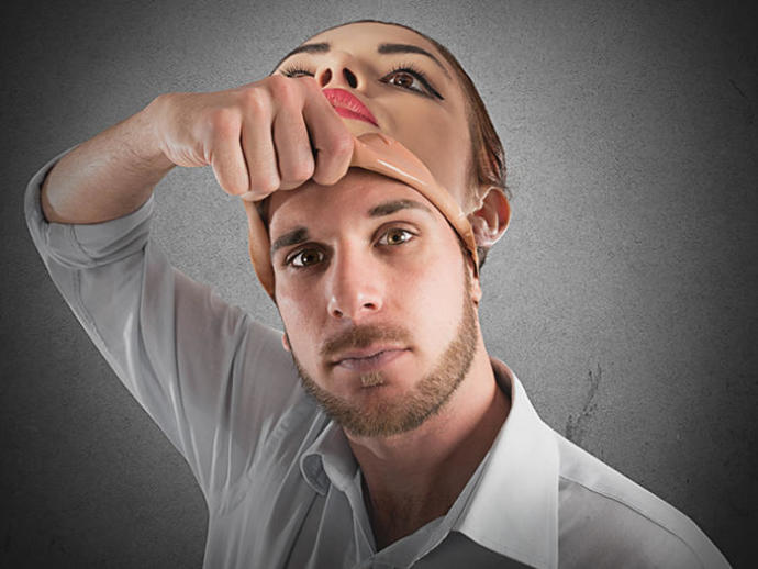 9 Signs That You're Being Catfished