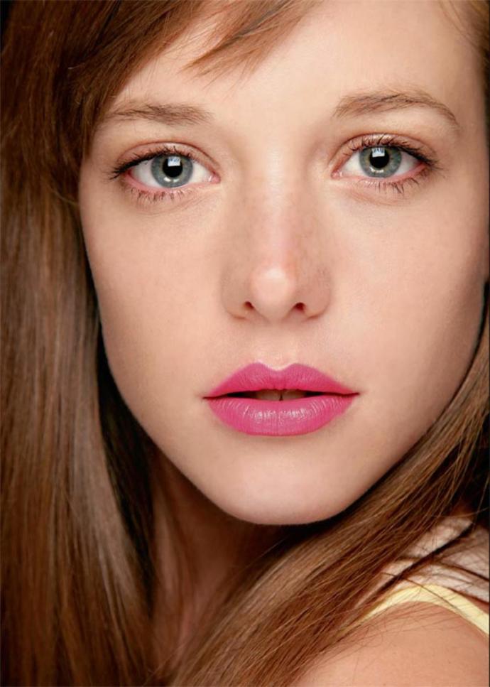 (It's the shape of her lips)