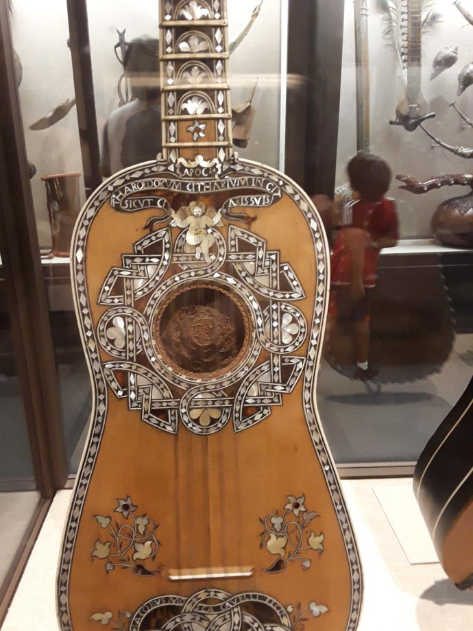This picture ⬆️ above is the most intricate thing I have ever seen and the photo does it no justice at all. In the hollowed space, there is a carving with multiple layers.