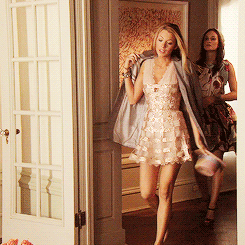 Serena And Blair again, cause they both looked amazing in this scene.