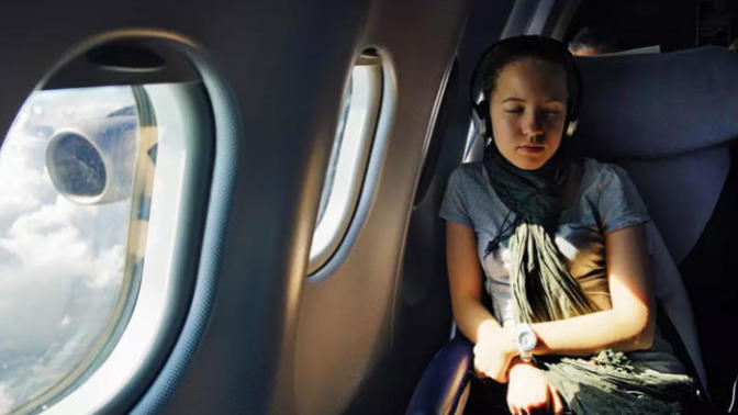5 Simple Steps to Survive Long Plane Flights!
