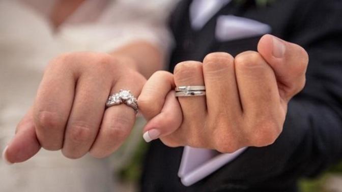 Engagement Rings: Here's Why The Detail And Size Matter