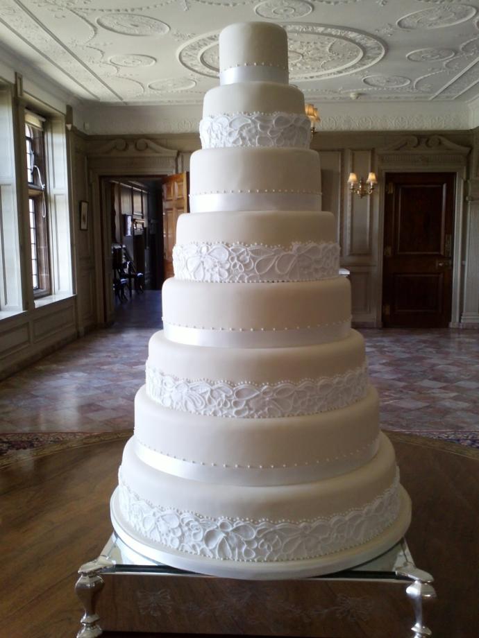 An example of an 8-tier cake that would be at a lavish wedding.