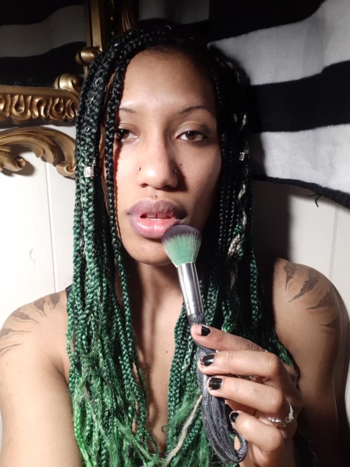 Why I Choose Not To Wear Makeup on The Daily