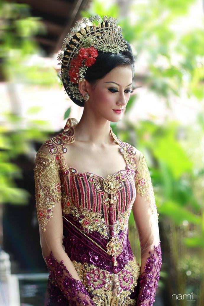 Twenty Wedding Dresses From Around The World