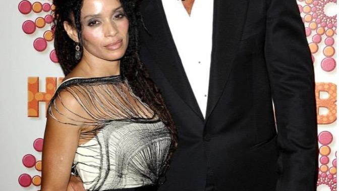 Famous men who are in relationships with women 8+ years older than them. Including Chris Hemsworth and Jason Momoa!