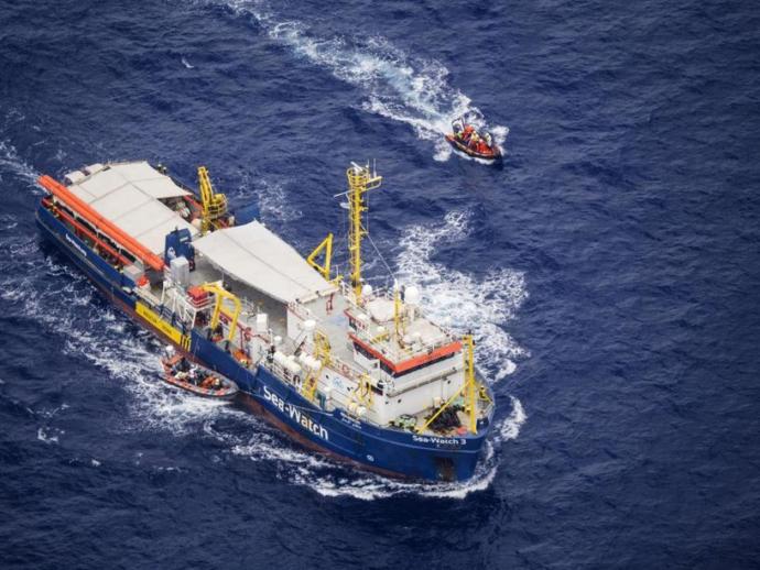 Sea Watch - Italians are hating Carola Rackete