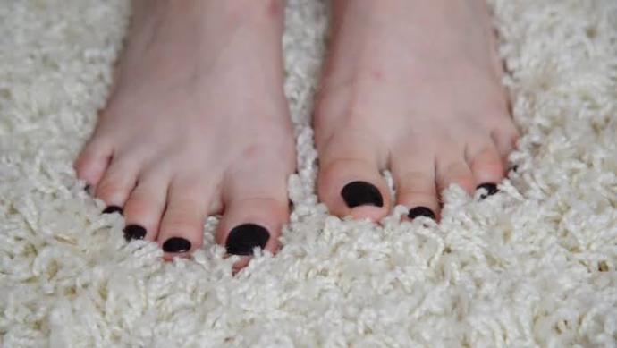 A girl's guide on how to get sexy and attractive feet
