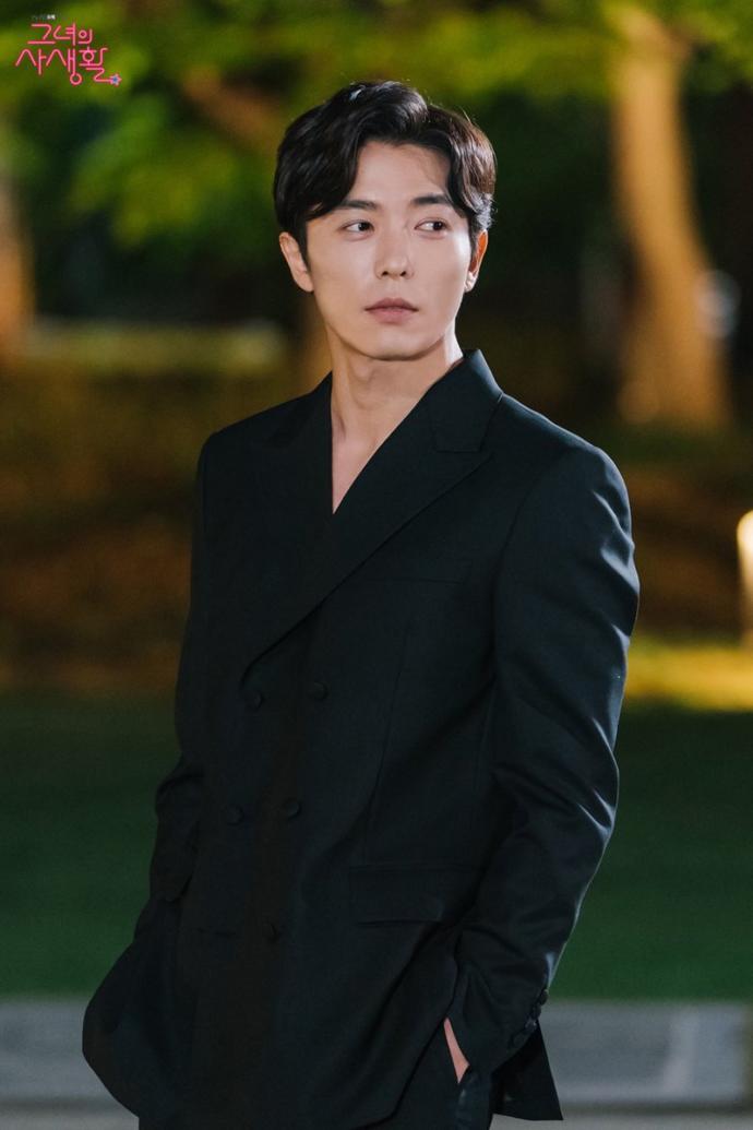 East Asian Beauty Standards for Men