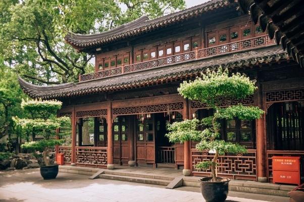 One can find temples even in the hustle and bustle of the urban sprawl.