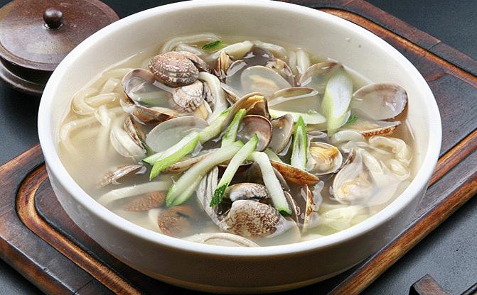 Clam Kalguksu.