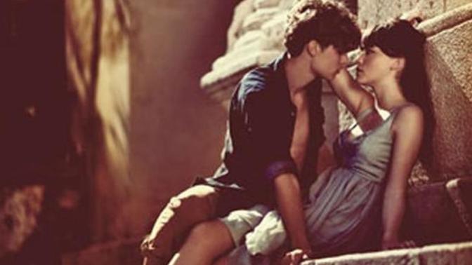 Don't Wait to Make Your Move. You Must Kiss or Have Sex on the FIRST Date.
