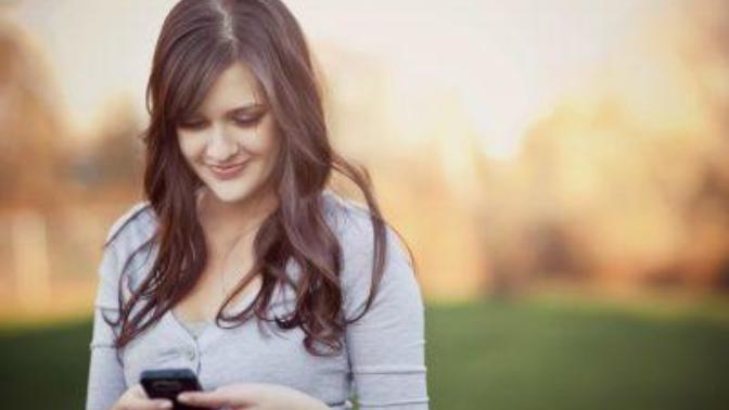 Guys-- What it means if she never, ever texts first.