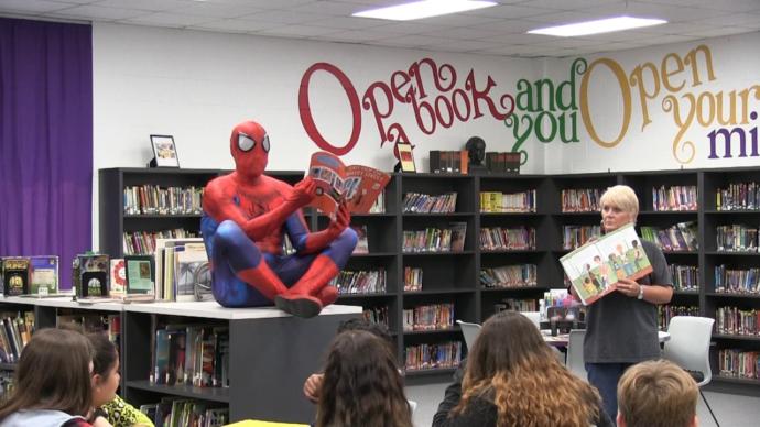 Spidey in the library xD