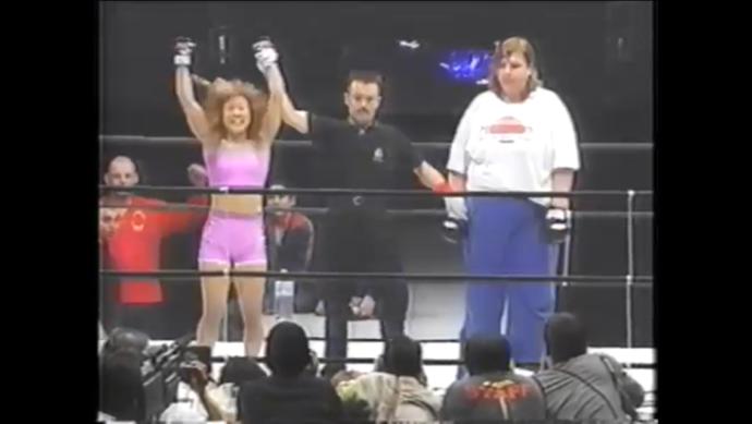 The 5’3” 134lb Megumi Yabushita victorious over the 6’3” 330lb Svetlana Guandarenko