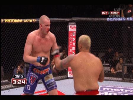 Mark Hunt(5’11”) knocking out Stefan Struve(7’0”)