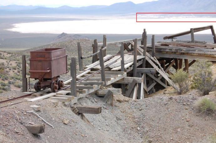 photo shows groom lake mine, and shows Area 51.