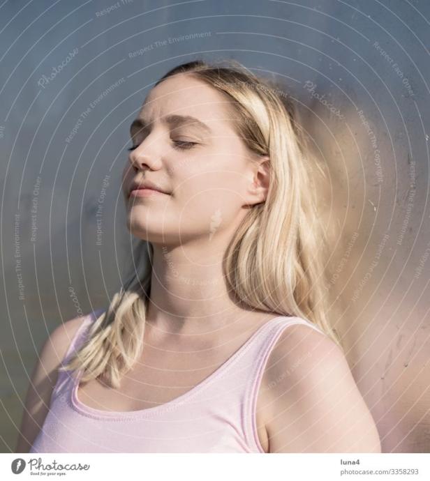 An Example of Laid-Back Woman