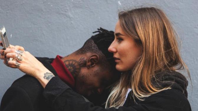 What Many Women won't Tell You About Dating Online: They Want Attention Not Love