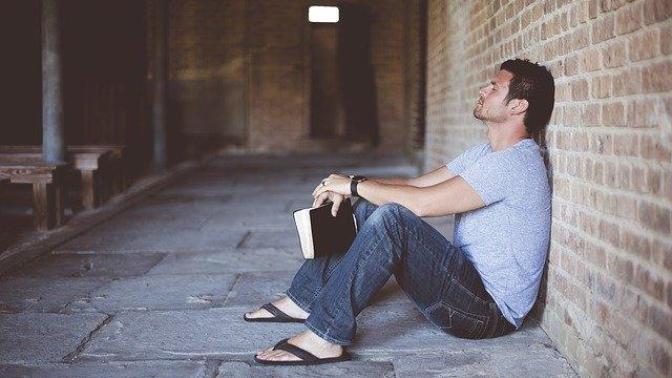 How Do Failures in Online Dating Affect Male Self-Esteem?