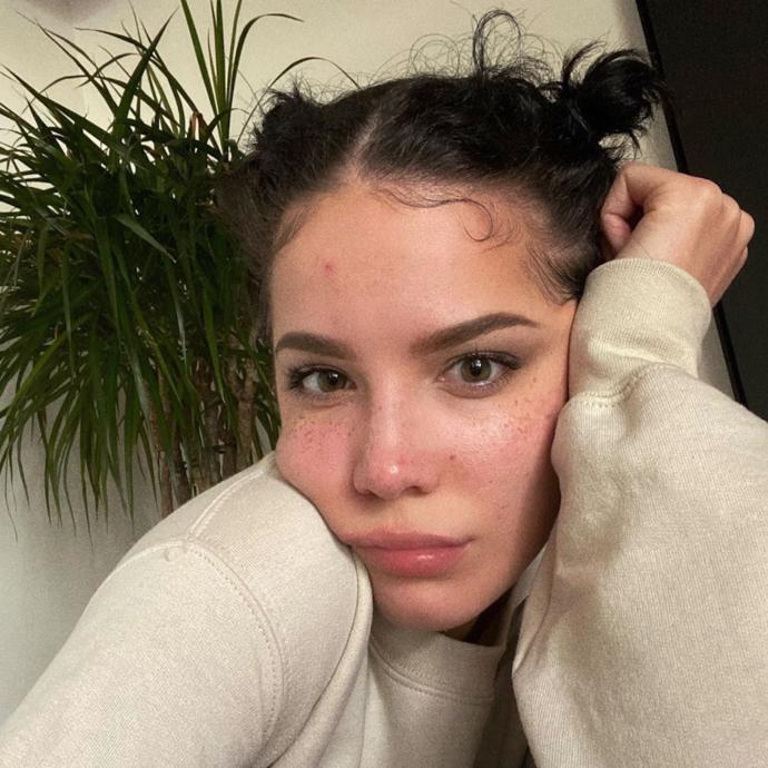 Celebrities With & With Out Makeup