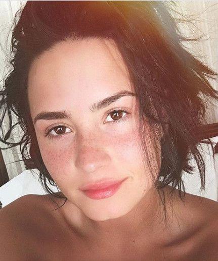 Celebrities With & With Out Makeup