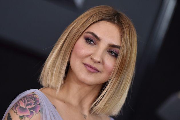 Celebrities With & With Out Makeup