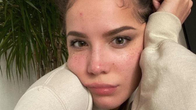 Celebrities With & With Out Makeup