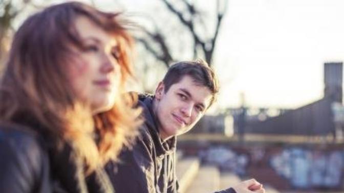 The 10 signs the shy girl you like likes you back, from a shy girl!