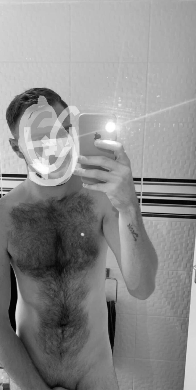 More and more young men are focusing on their aesthetics and charm.